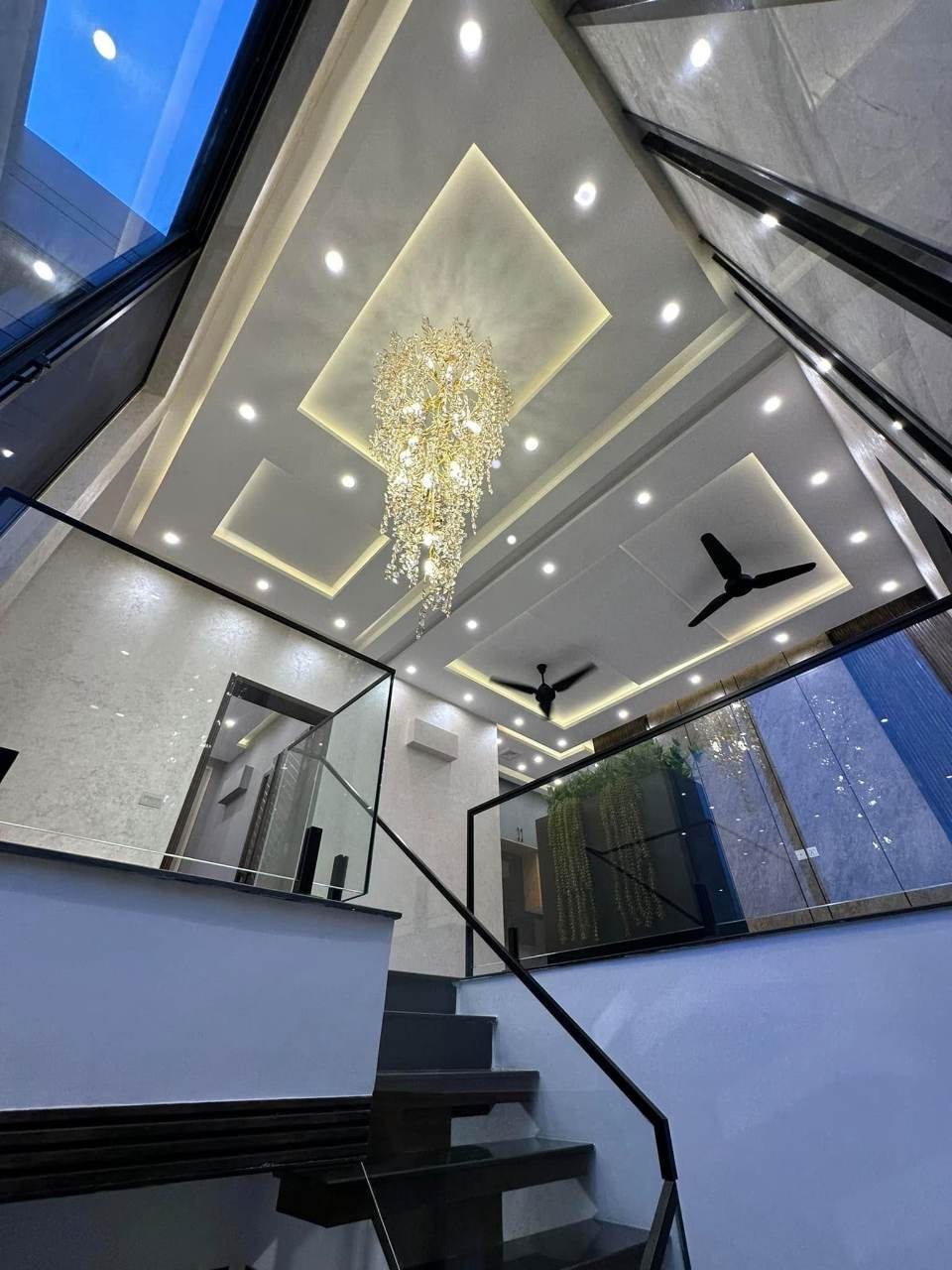 10 MARLA BRAND NEW LUXURY FULL HOUSE FOR RENT IN JASMINE BLOCK BAHRIA TOWN LAHORE