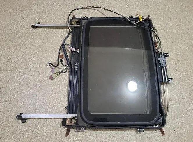 Honda Civic 1995 Sunroof Complete Set Available in Quetta