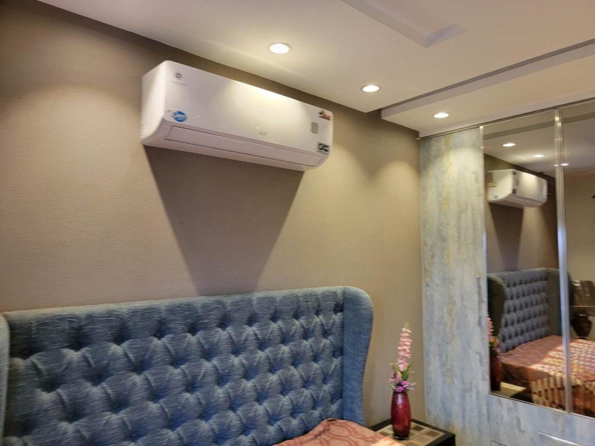 Eiffel Facing 2 Bed Luxury Furnished Flat – 1.7 Crore