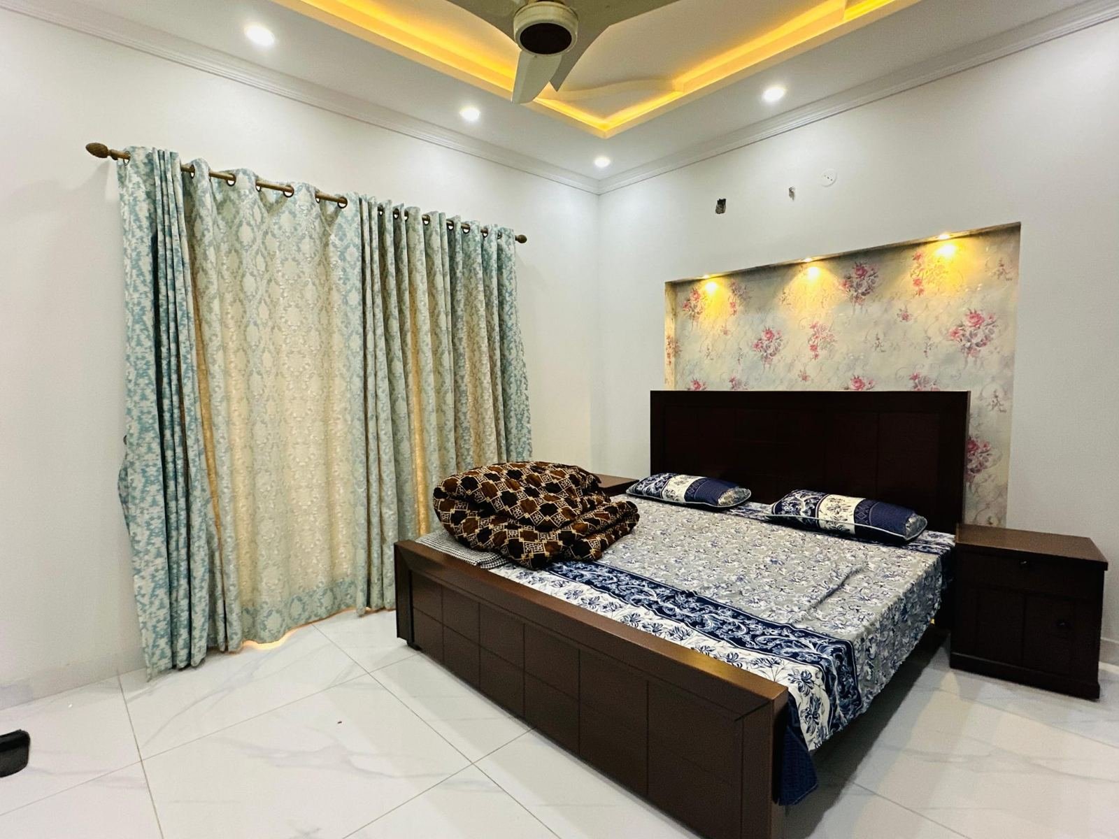 Best ROI Studio Apartment Available For Sale In Bahria Town, Lahore | Madina Mall And Residency