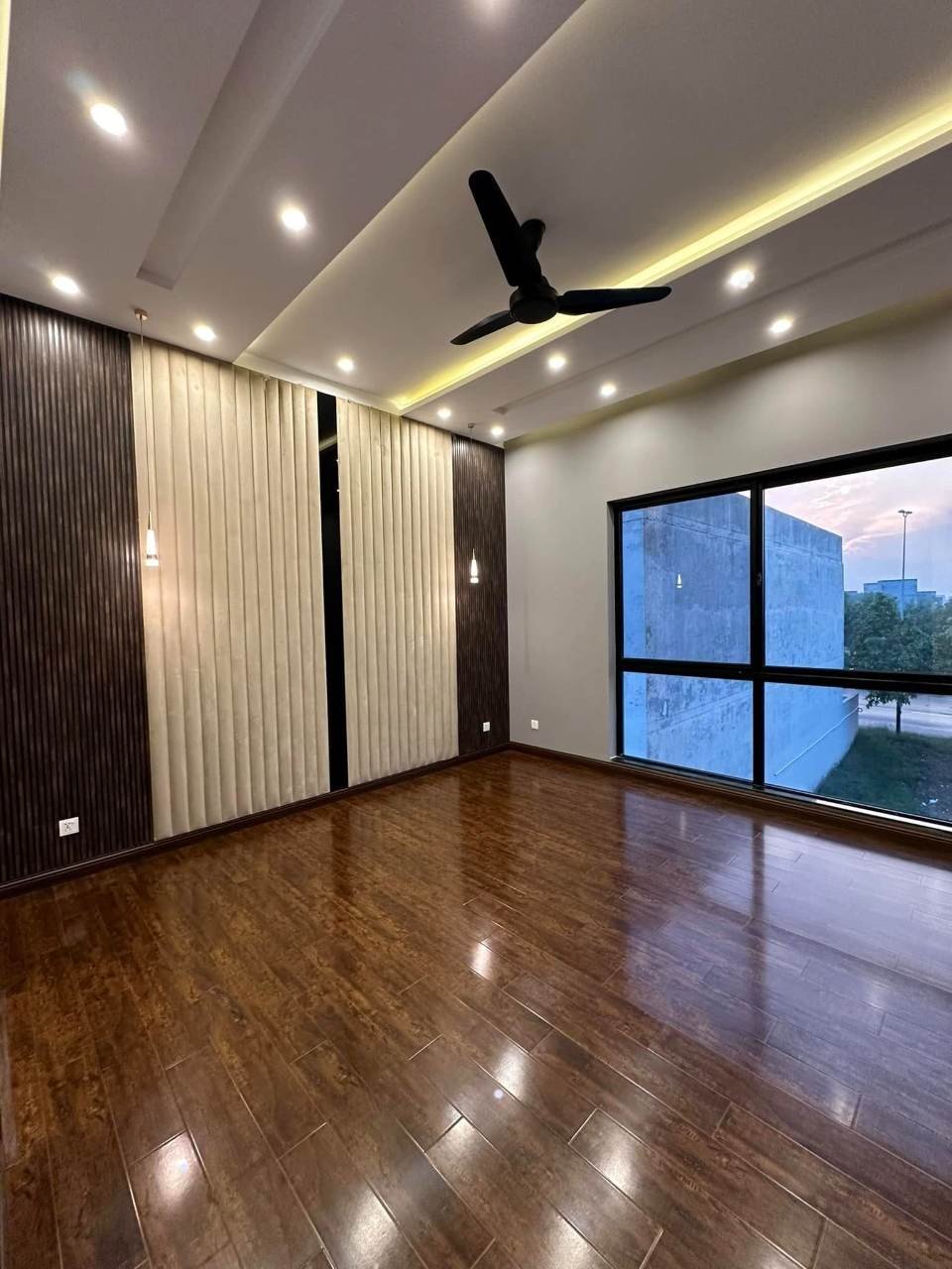 10 MARLA BRAND NEW LUXURY FULL HOUSE FOR RENT IN JASMINE BLOCK BAHRIA TOWN LAHORE