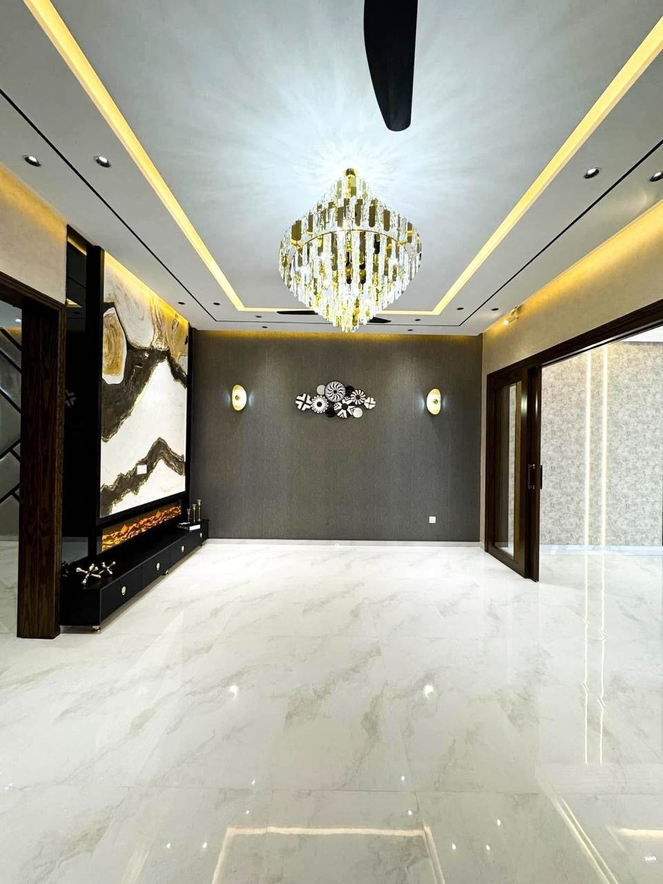 10 Marla Brand New Luxury Lower Portion Available For Rent In Bahria Town Lahore