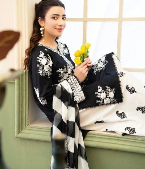 Black Lawn 3 Piece Embroidered Suit for Sale in Lahore with Digital Print Shawl – Rs. 4,350