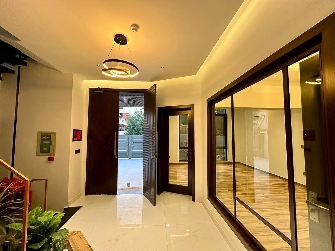 10 Marla Brand New House For Sale In Park View City