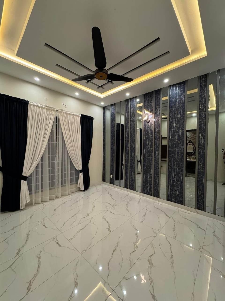 10 Marla Luxury House for Sale in Park View City Lahore