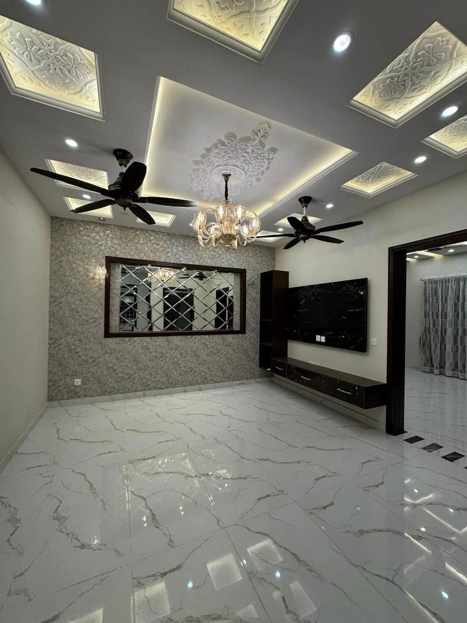 10 Marla Luxury House for Sale in Park View City Lahore