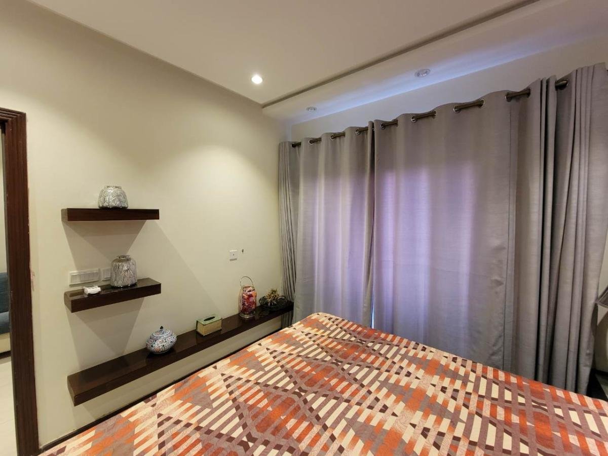 Eiffel Facing 2 Bed Luxury Furnished Flat – 1.7 Crore