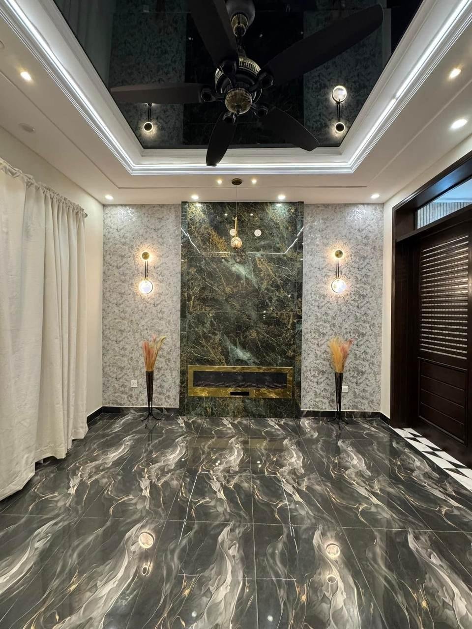 10 Marla Luxury House for Sale in Park View City Lahore