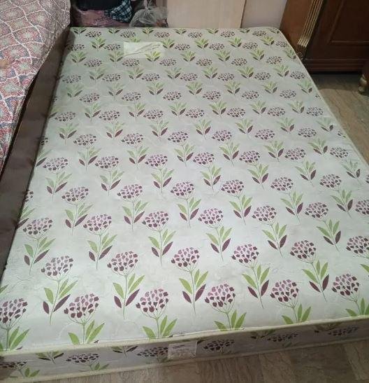 Queen Size Mattress for Sale – Slightly Used | Excellent Condition