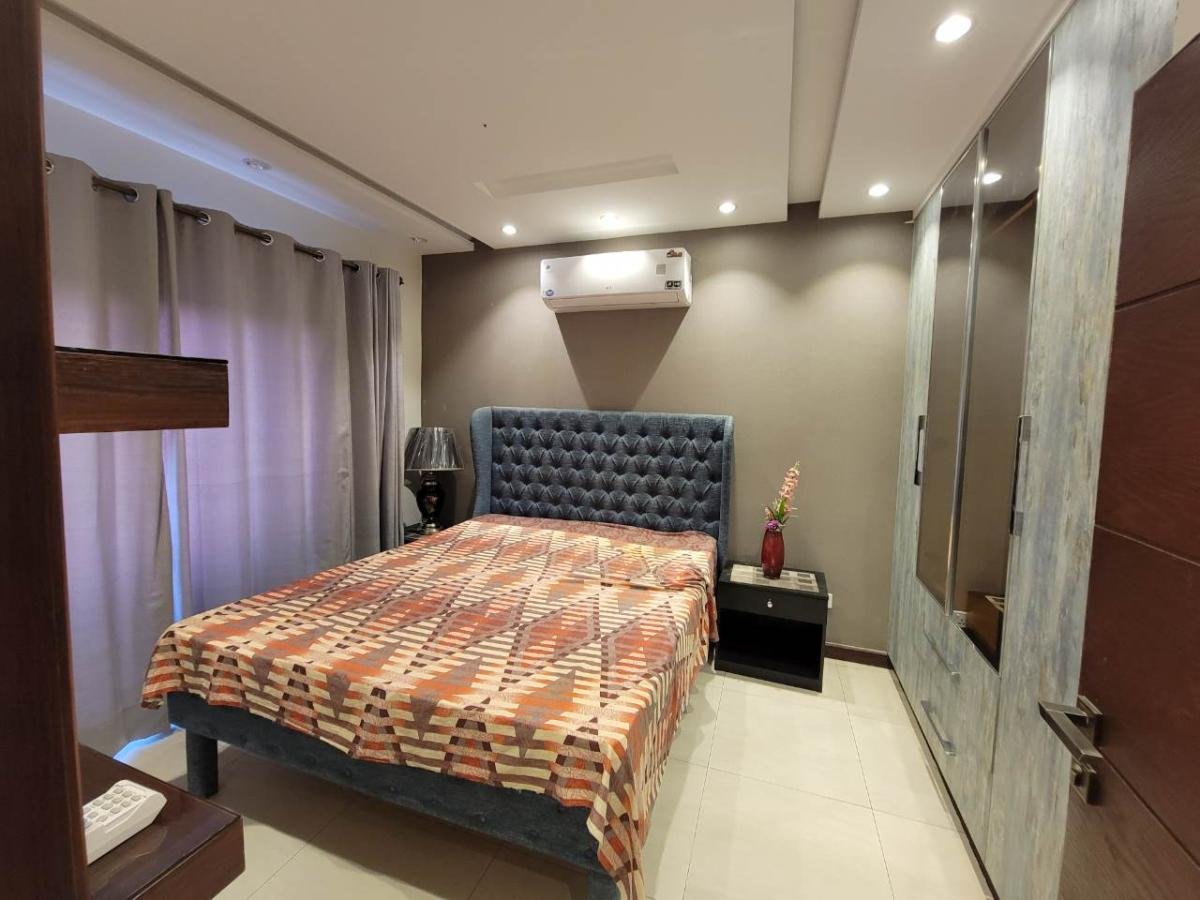 500 Square Feet Flat for Sale in Bahria Town Sector C Lahore on Installments