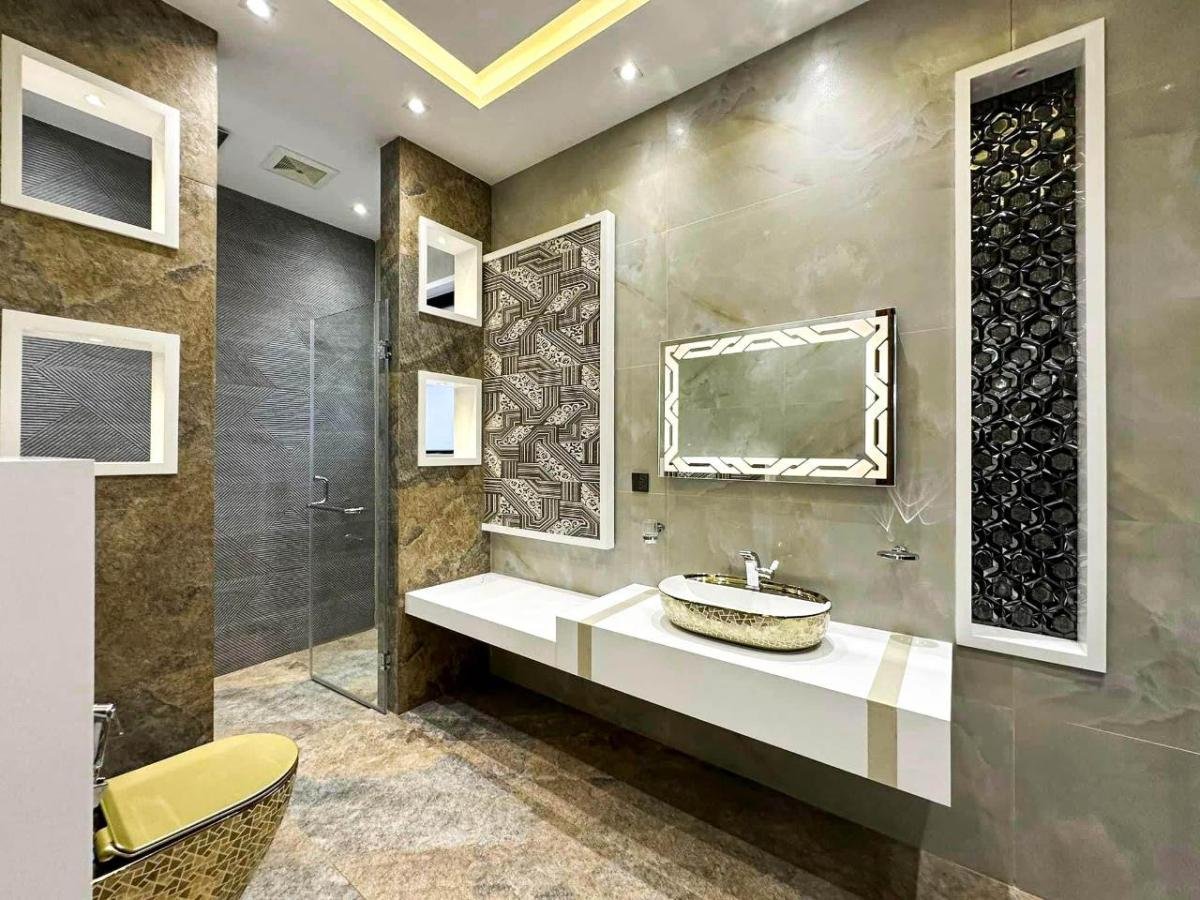 1 Kanal Owner Built House for Sale in Bahria Town Lahore