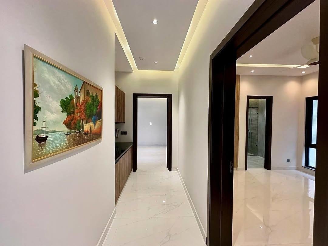 10 Marla Luxury House on Installments for Sale in Park View City Lahore