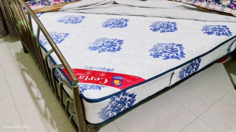 Master MoltyFoam Spring Mattress King Size (8 Inch) – 9/10 Condition | Lahore | Slightly Used