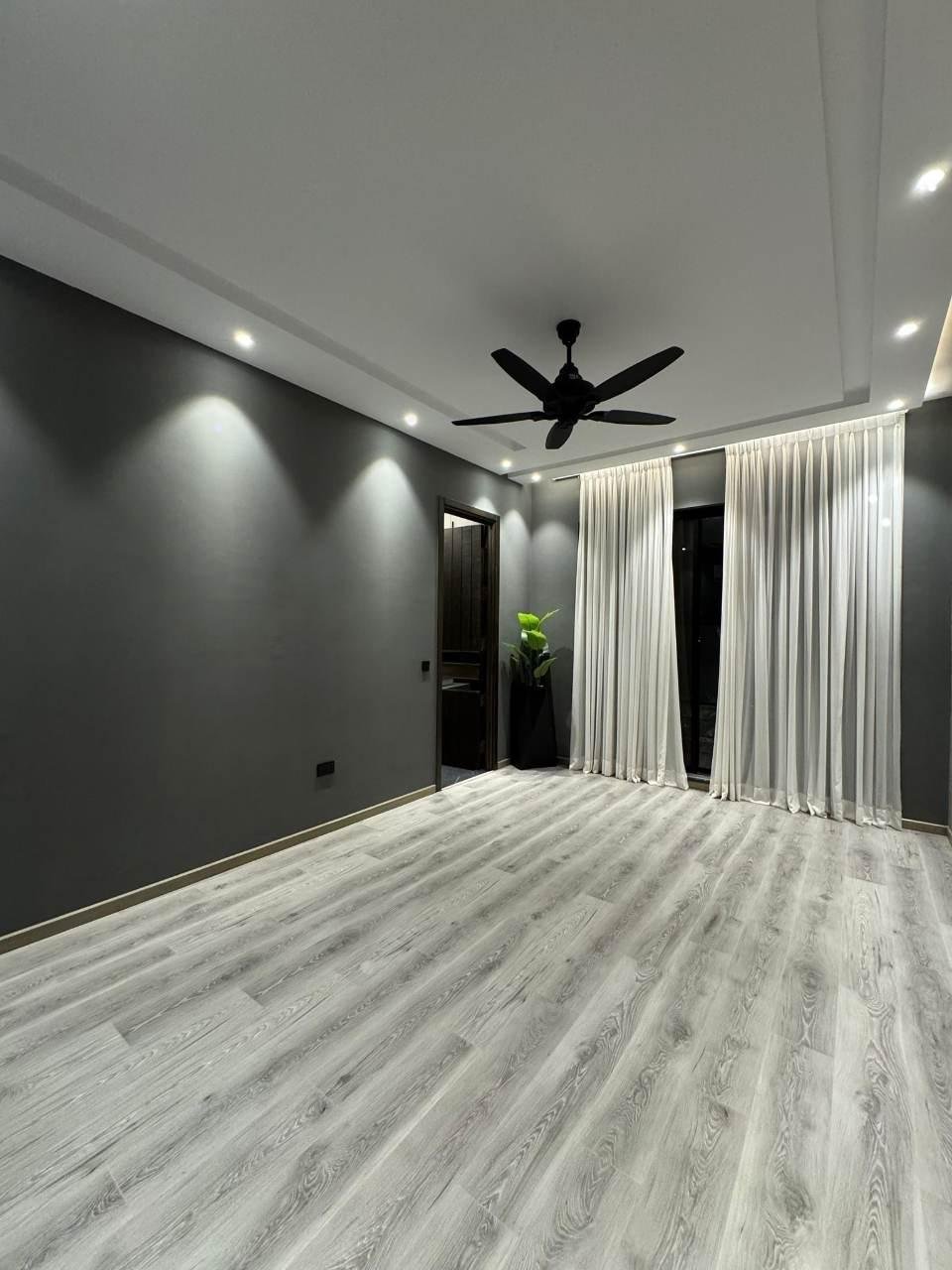 10 Marla House for Rent in Bahria Town Sector C Lahore