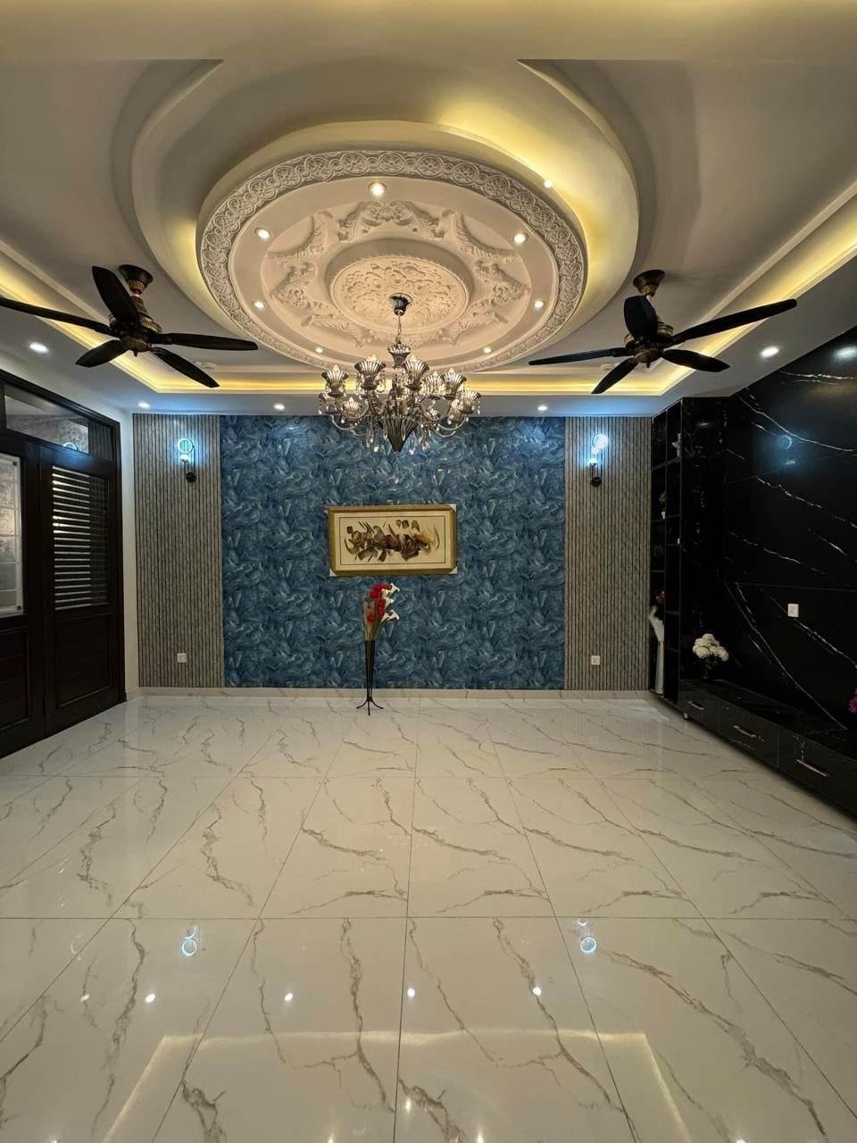 10 Marla Luxury House for Sale in Park View City Lahore