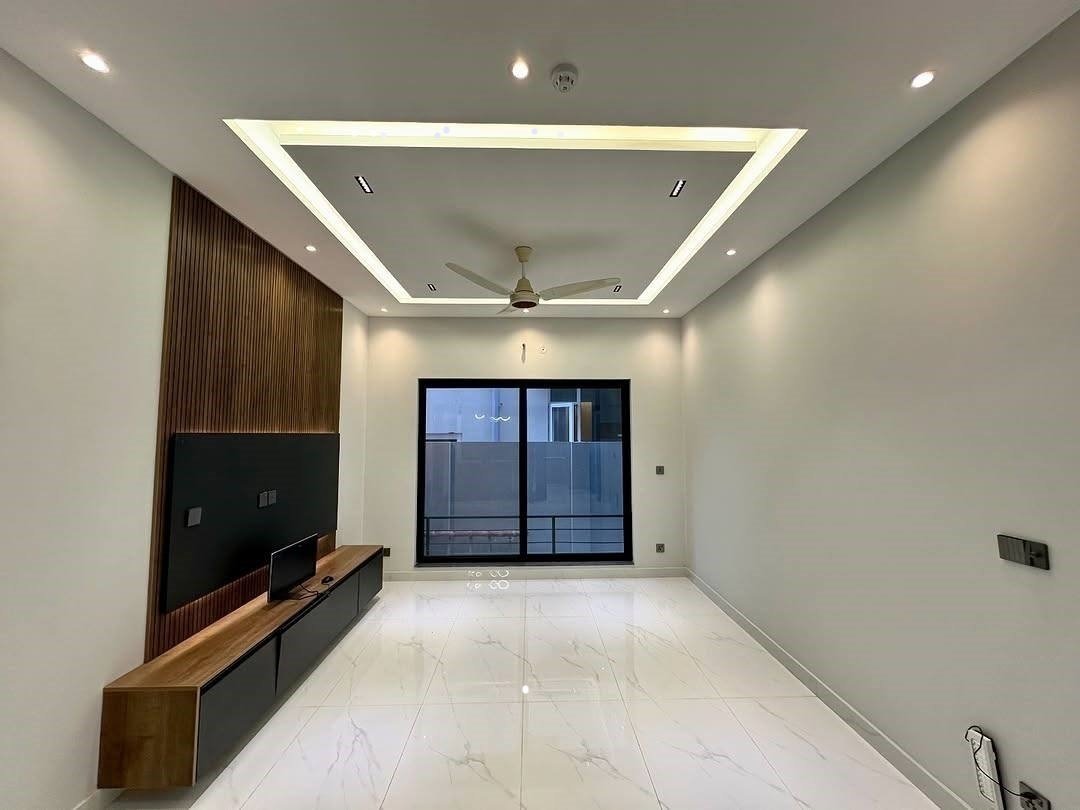 10 Marla Brand New House For Sale In Park View City