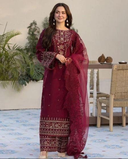 Maroon Embroidered 3 Piece Lawn Suit with Organza Dupatta – Rs. 5,000