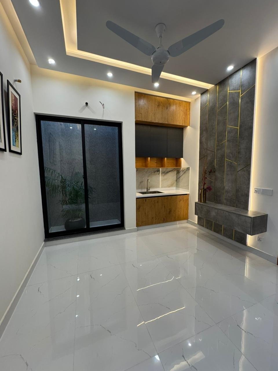 5 Marla Elegant Modern House for Sale in Lahore with Wide Parking Garage