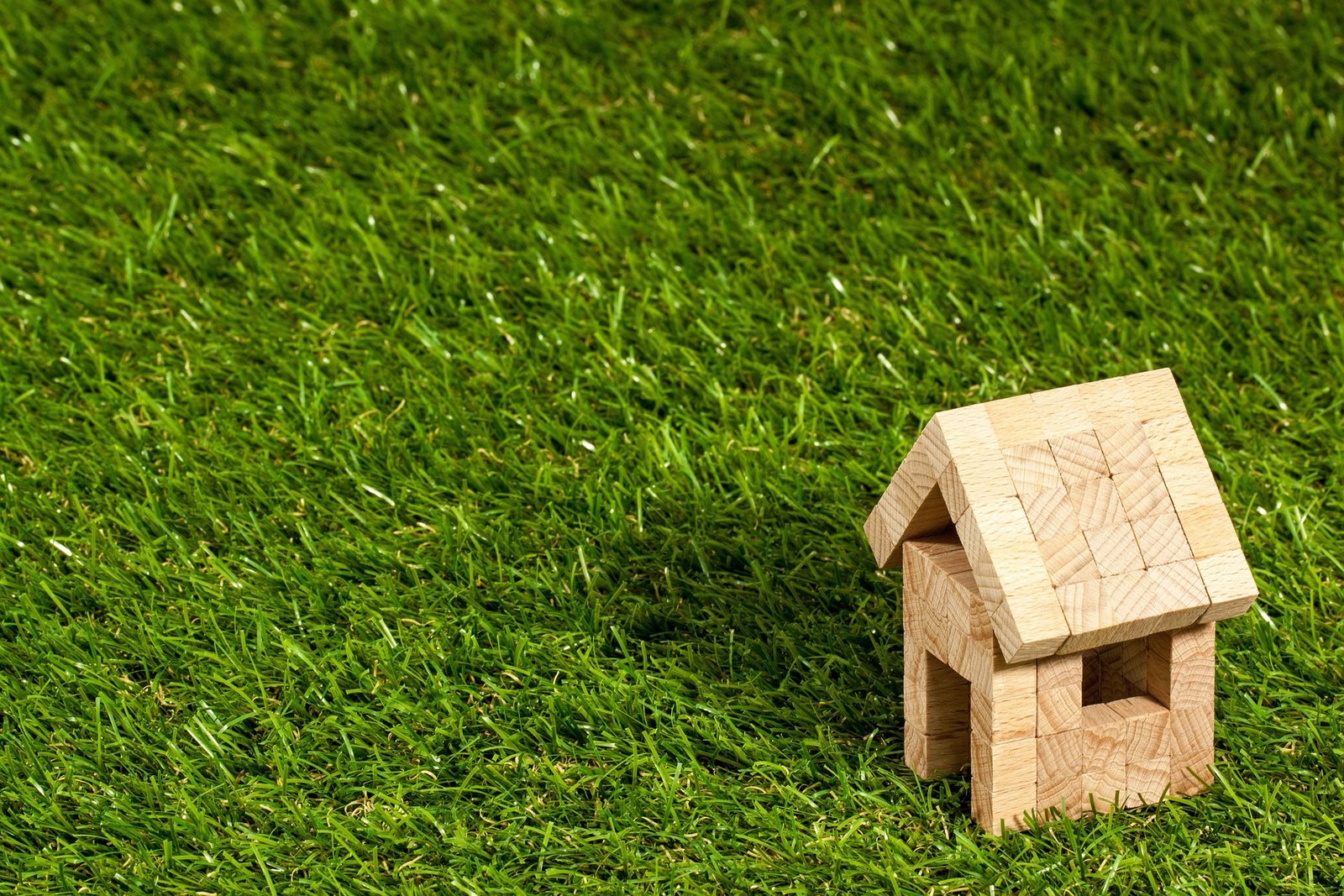 5 Marla vs 10 Marla Plots in Lahore: Which Property Investment Offers Better ROI in 2026?