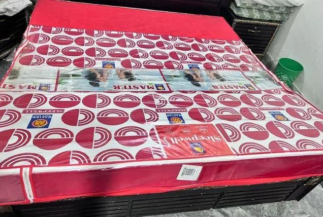 Master Foam King Size Mattress (6 Inch) for Sale in Lahore | New with Cover 72x78