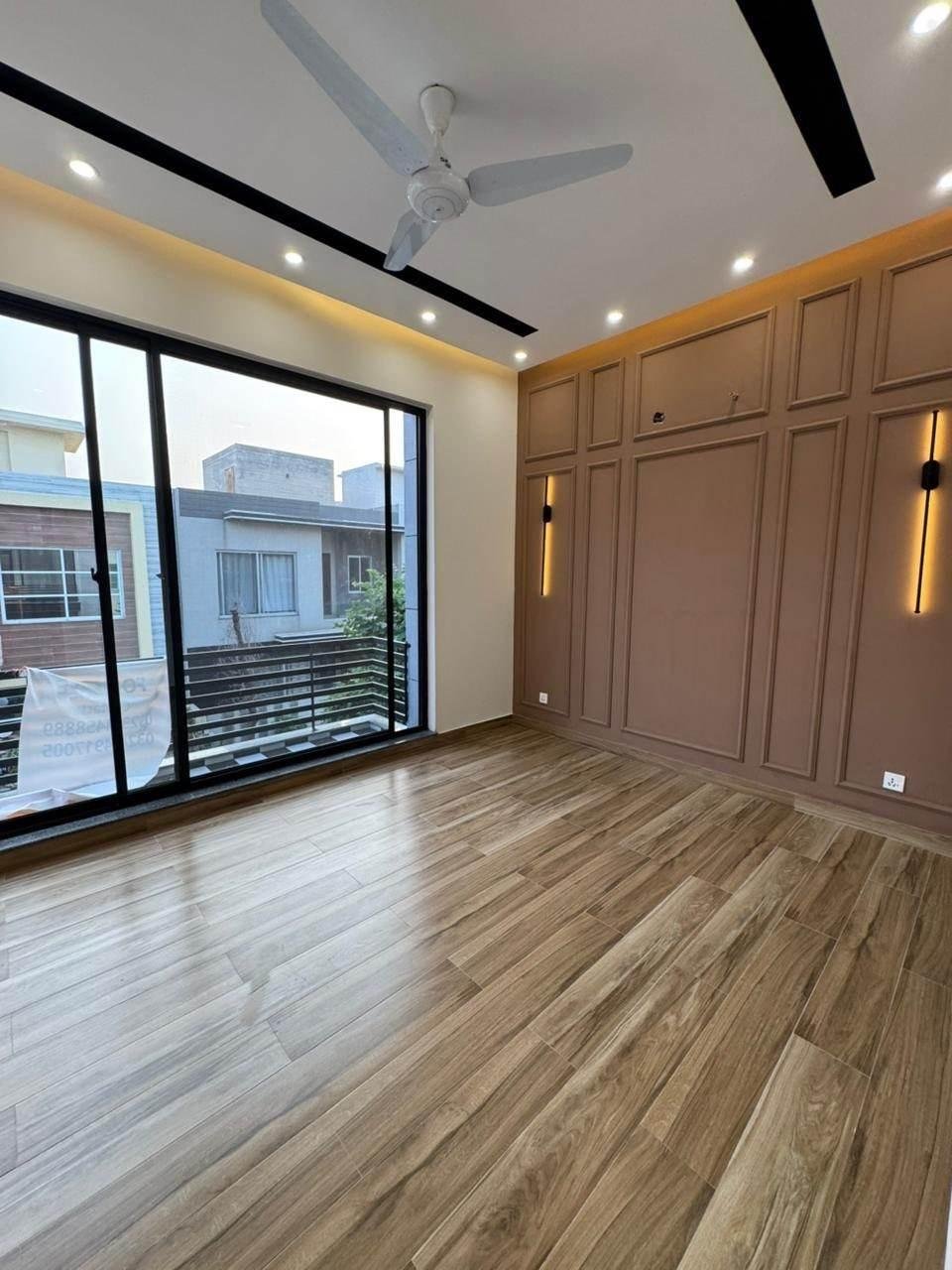 5 Marla Elegant Modern House for Sale in Lahore with Wide Parking Garage