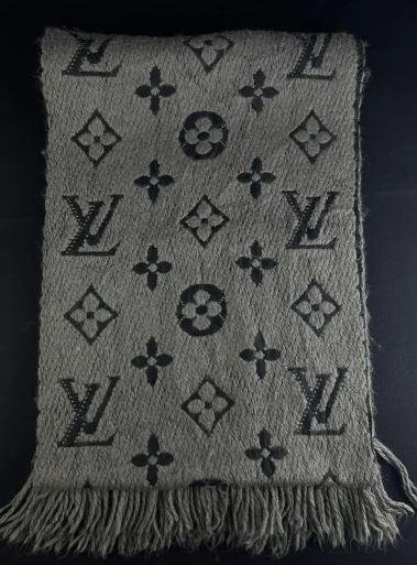 Louis Vuitton Gucci Burberry Scarves & Shawls for Sale in Karachi