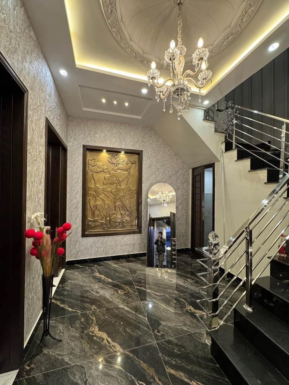 10 Marla Luxury House for Sale in Park View City Lahore