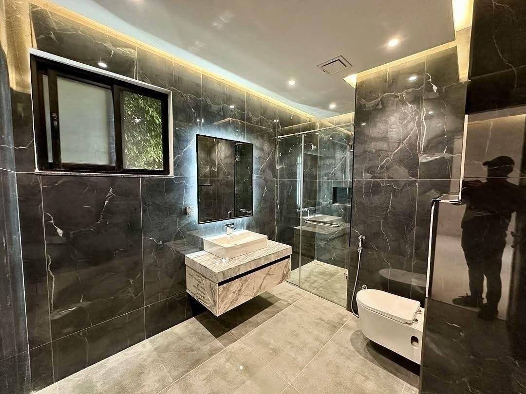 10 Marla Luxury House on Installments for Sale in Park View City Lahore