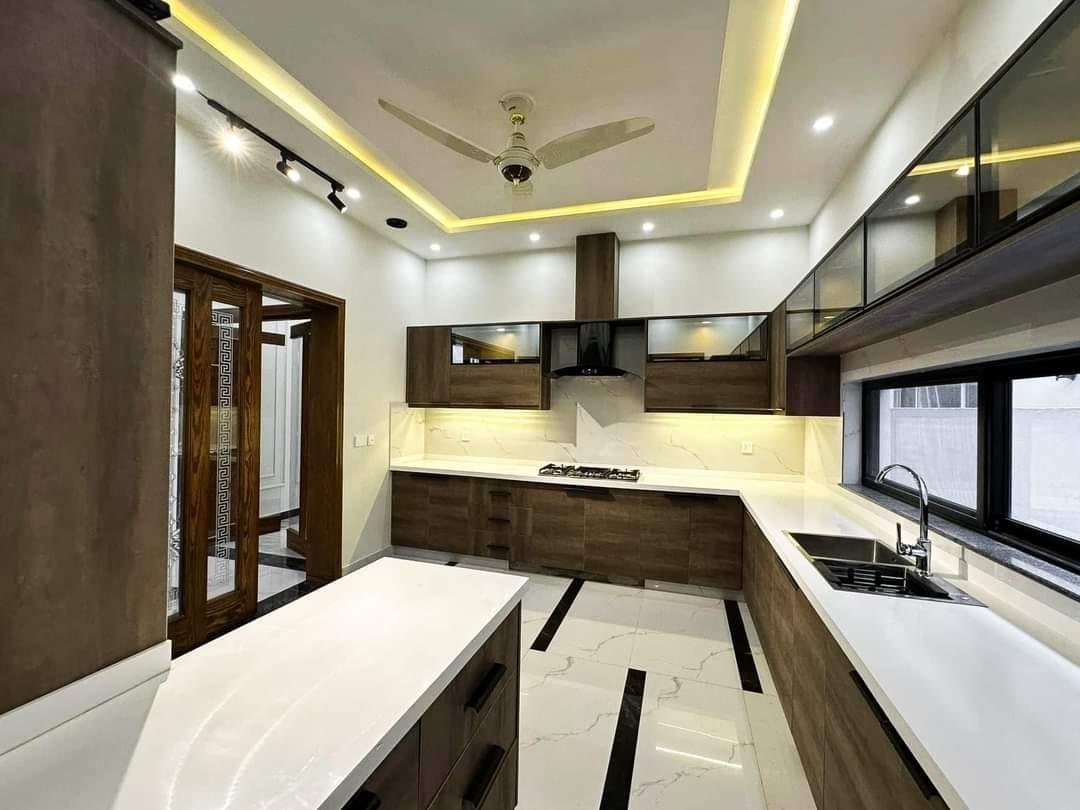 Luxury 1 Kanal House for Rent in Overseas Enclave Bahria Town Lahore