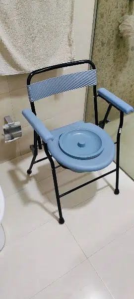 collapsible commode seat
