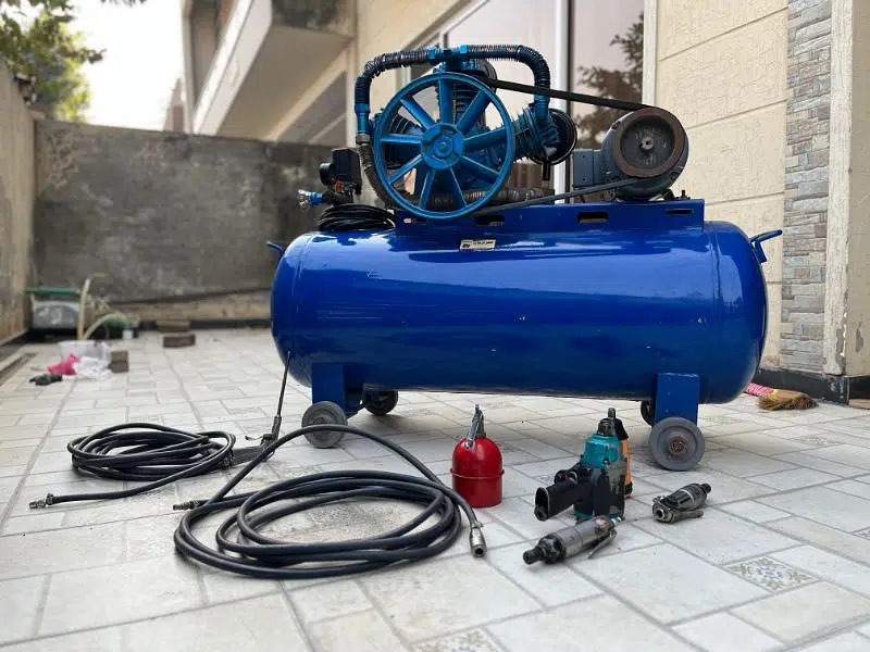 Air Compressor 5hp, 400lbs capacity