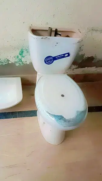 commode and sink available for sale