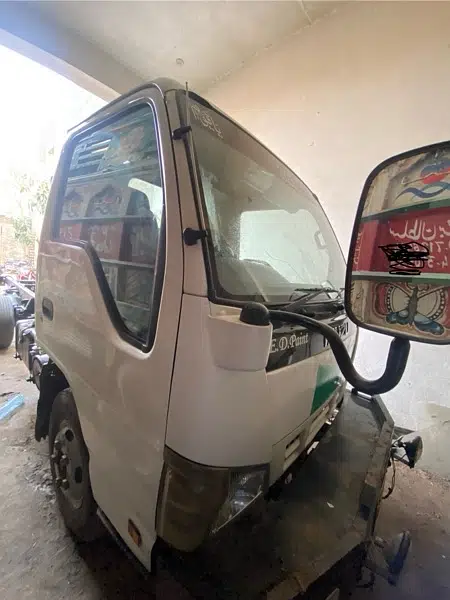 ISUZU NKR loader truck