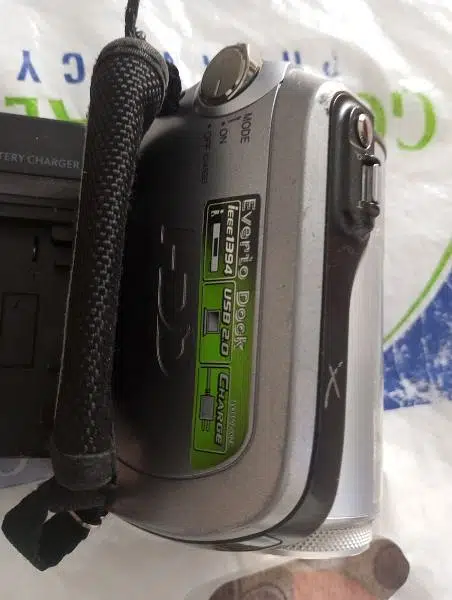 JVC EVERIO HARD DISK CAMCORDER HDD 30 gb 2MEGA PIXELS FI. 2 ASPHERICAL