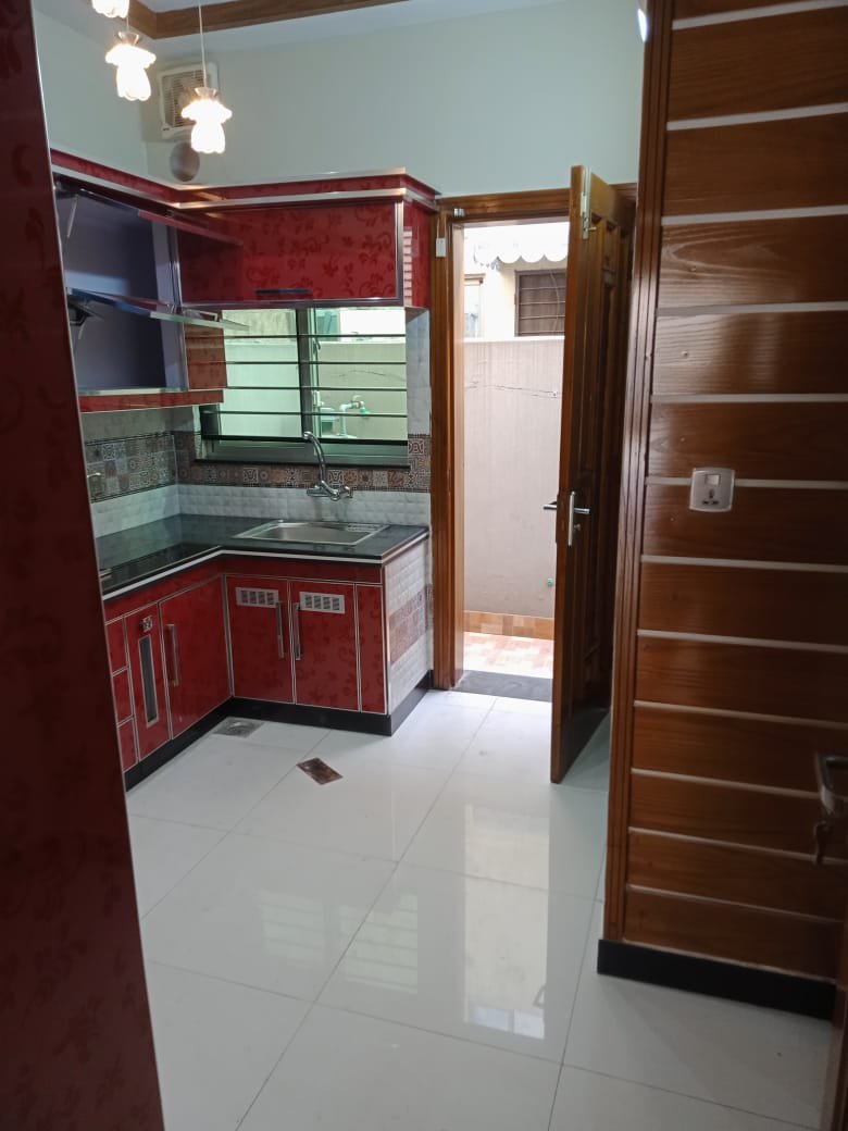 LUXURY LIKE NEW 7 MARLA HOUSE ON 100 FEET ROAD LOCATED CENTRAL PARK