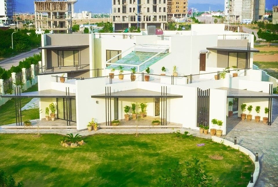 Gulberg Greens 10 Kanal Farmhouse Plot Developed And Possession In B Block For Sale