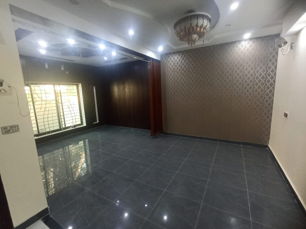 5 Marla Beautiful House for sale in Jinnah Block Bahria Town