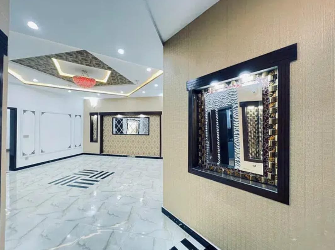 10 Marla Residential House For Sale In Sector C, Bahria Town, Lahore