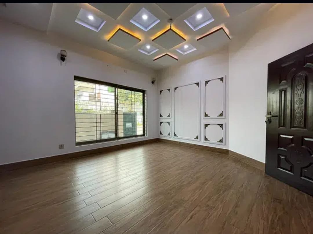 10 Marla Residential House For Sale In Sector C, Bahria Town, Lahore