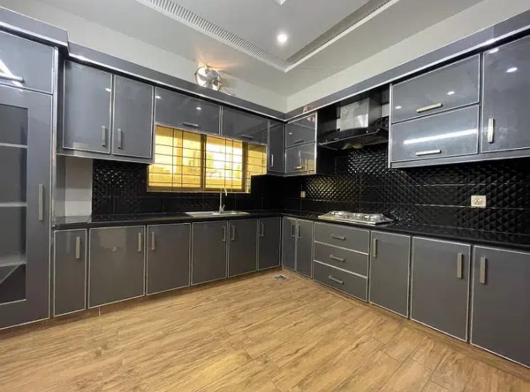 10 Marla Residential House For Sale In Sector C, Bahria Town, Lahore