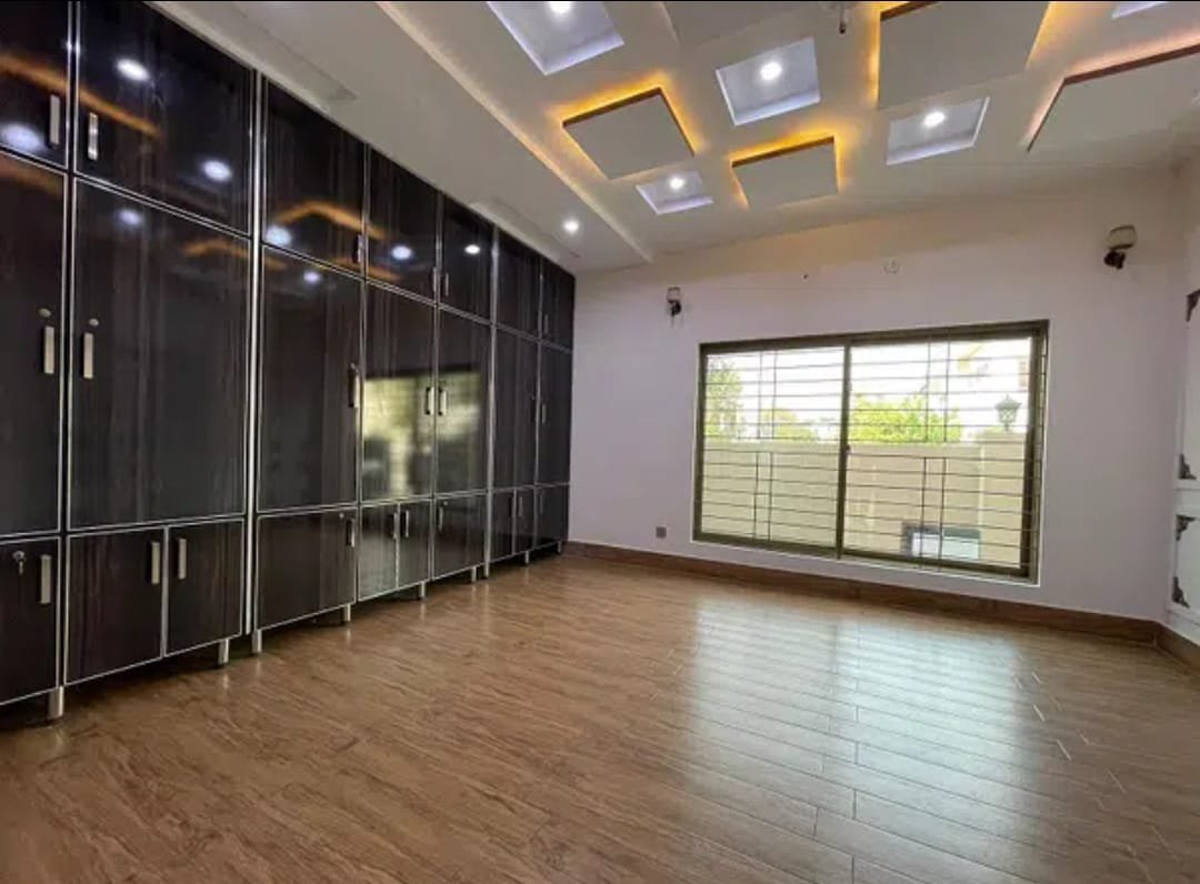 10 Marla Residential House For Sale In Sector C, Bahria Town, Lahore